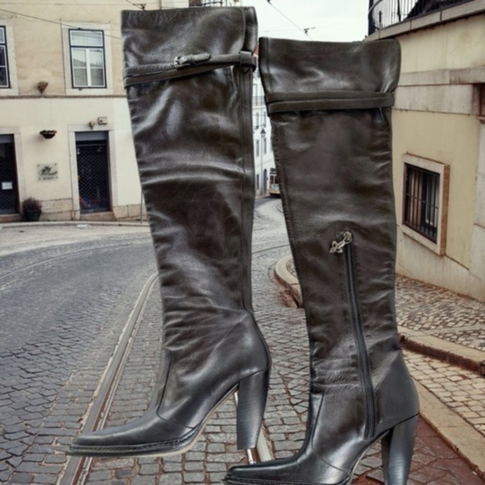Donald Pliner Black Leather Over the Knee Heeled Boots size 6